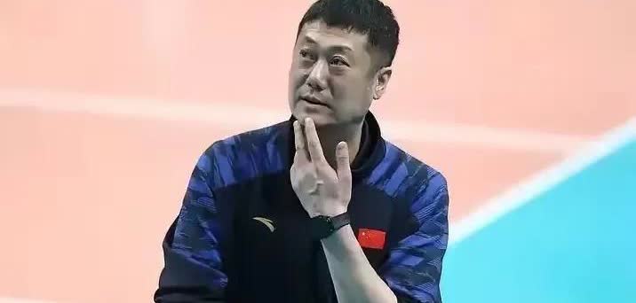 宫鲁鸣教练，能学学女排教练赵勇吗？
昨天，唐欣落选女排总决赛名单，球迷就为她的