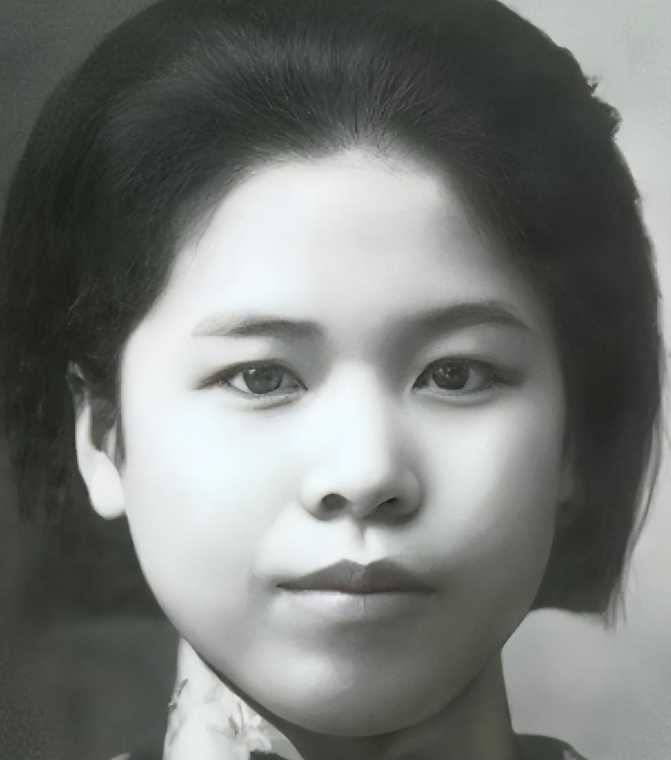 1947年除夕夜，特务将杨虎城的妻子谢葆真捆绑在老虎凳上，他们用力地将粗大的针头