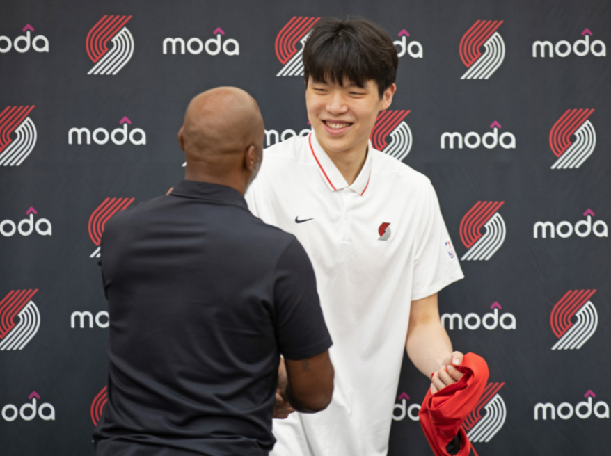 杨瀚森将重点强化体能以求尽快适应NBA节奏！

针对这一点，他此前在接受采访的时