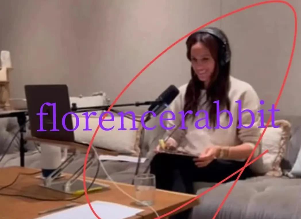 播客上线，马克尔声称她一直“努力工作”!
离开英国五年后的公爵夫人，从皇家岛的三
