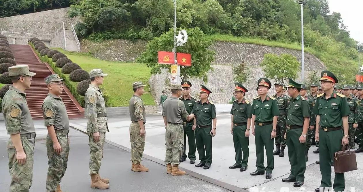 越军携大批枪械抵达广西，几十年来还是头一遭，把美国人看的目瞪口呆
越南人民军陆军
