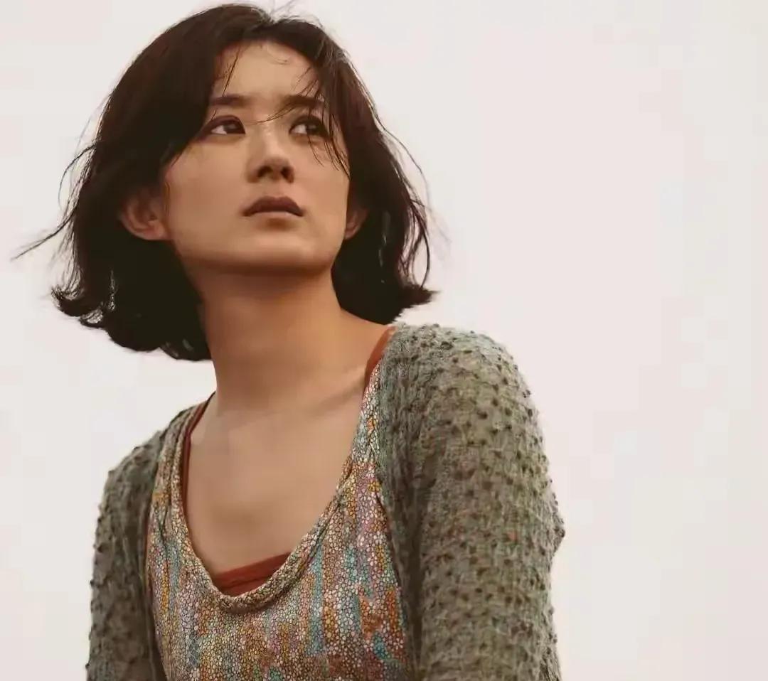 赵丽颖近几年状态很不对。太急进了。以前给人感觉脚踏实地的，没什么野心。一路拍了很