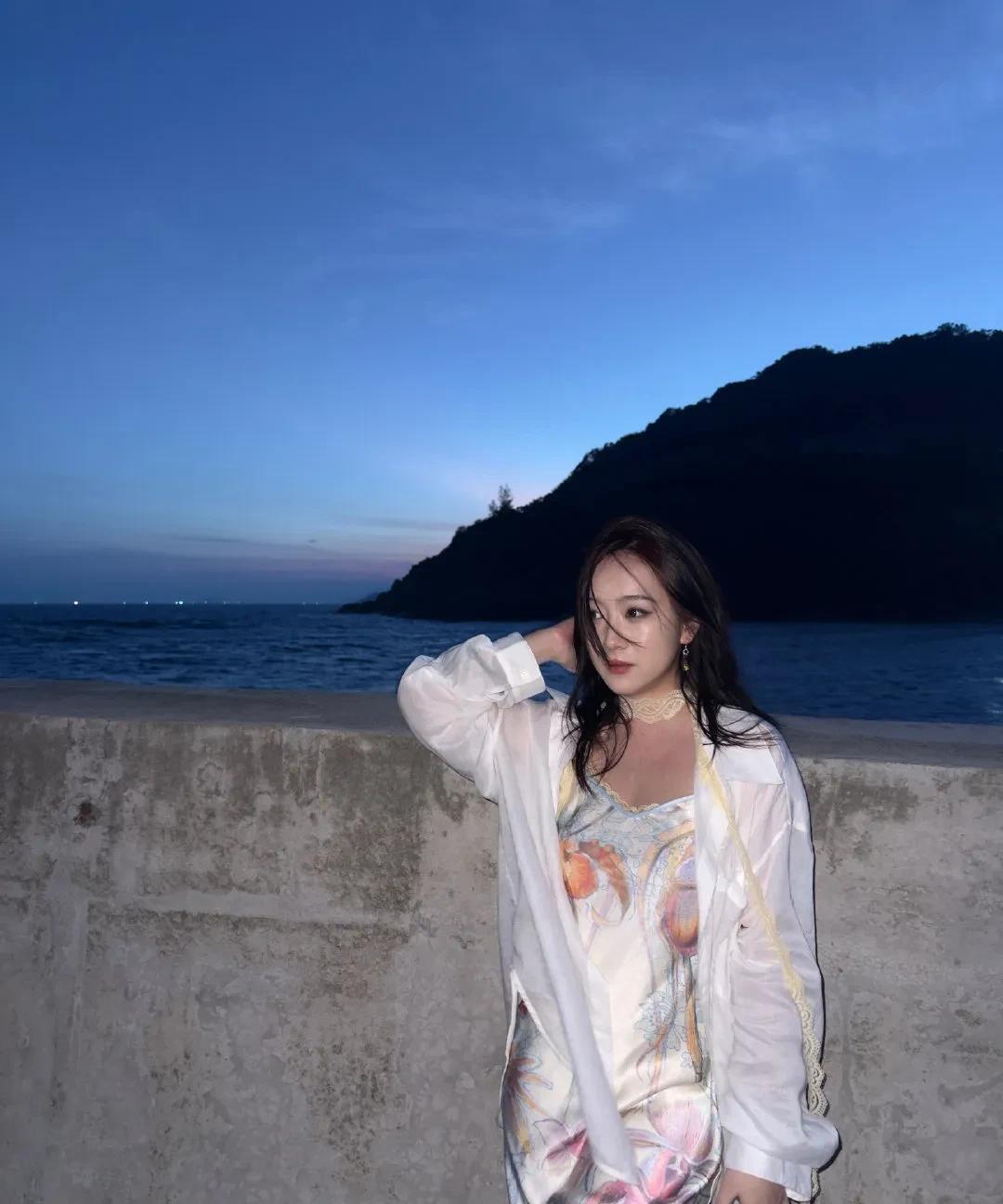 王星为女友庆生，女友许了一个奢侈的愿望
4月22日晚，王星在社交媒体发文，为女友