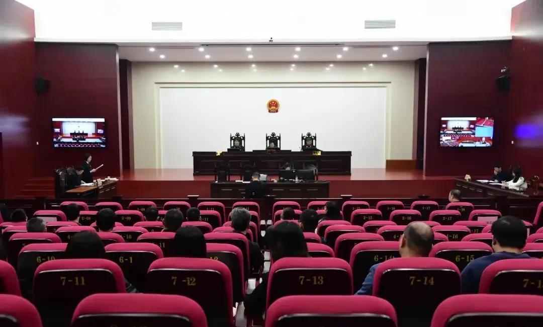 澄海这驾校教练们可真是胆大包天。为了赚钱，搞出“包过”的歪门邪道。王某、廖某等教