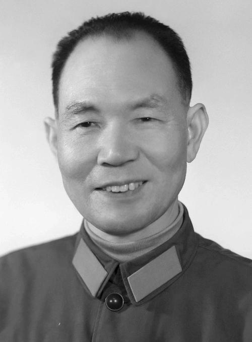 中央红军到达贵州时，中央军委一致同意攻打打鼓新场，只有毛主席一个人反对。但是第二