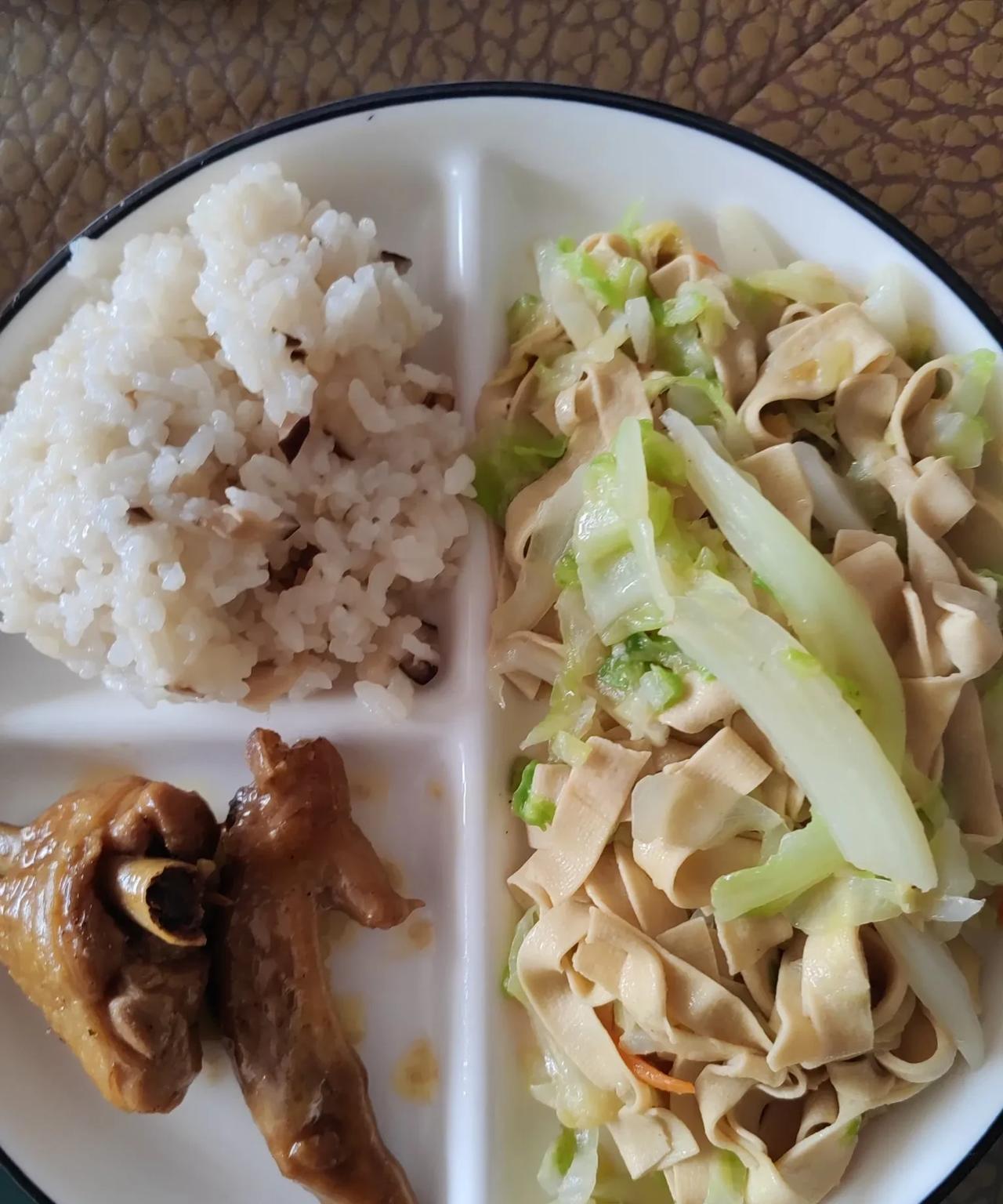 投喂营养餐，怎么感觉清淡了一点！