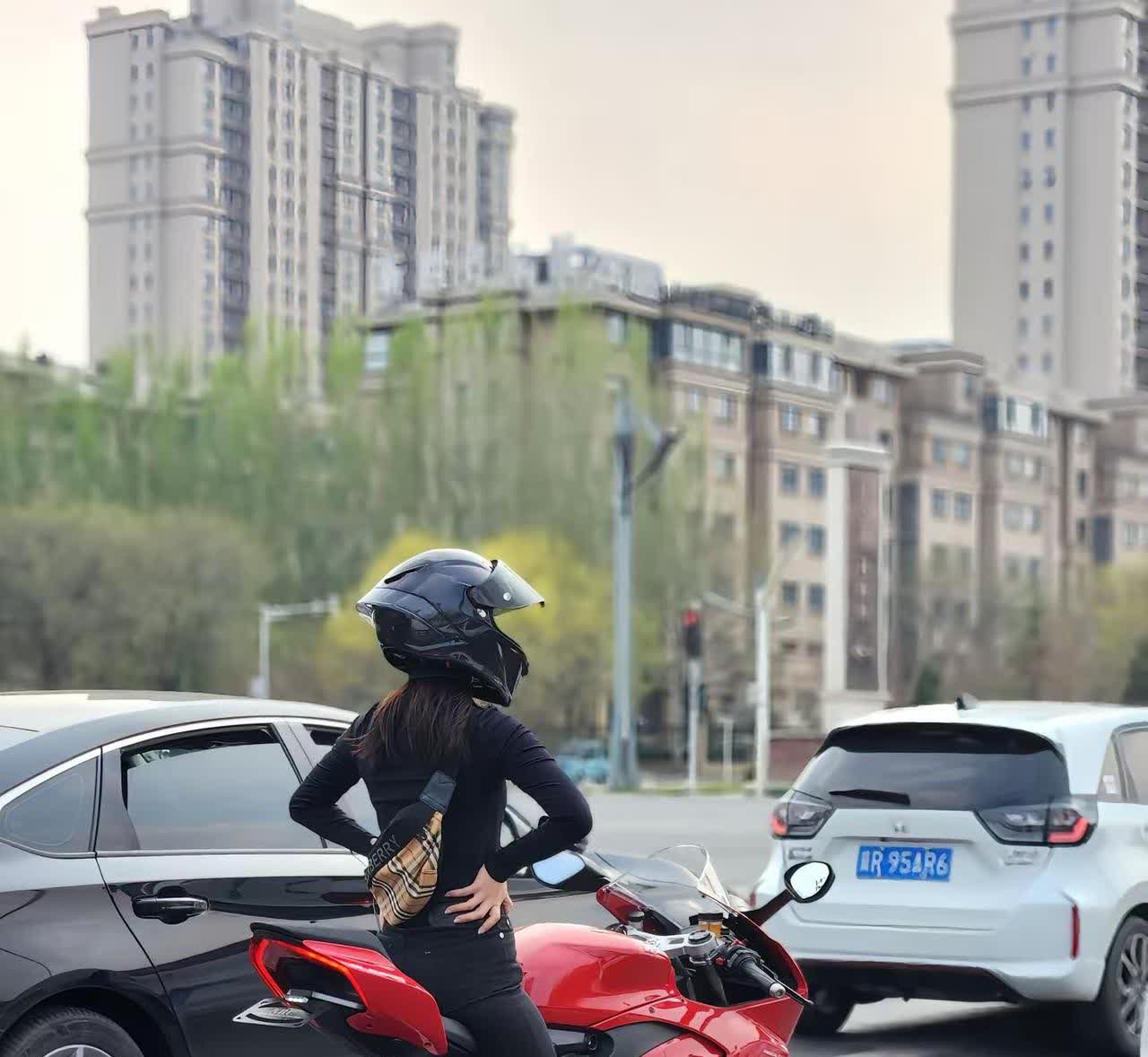 #安全骑行 #机车 #杜卡迪 #女骑