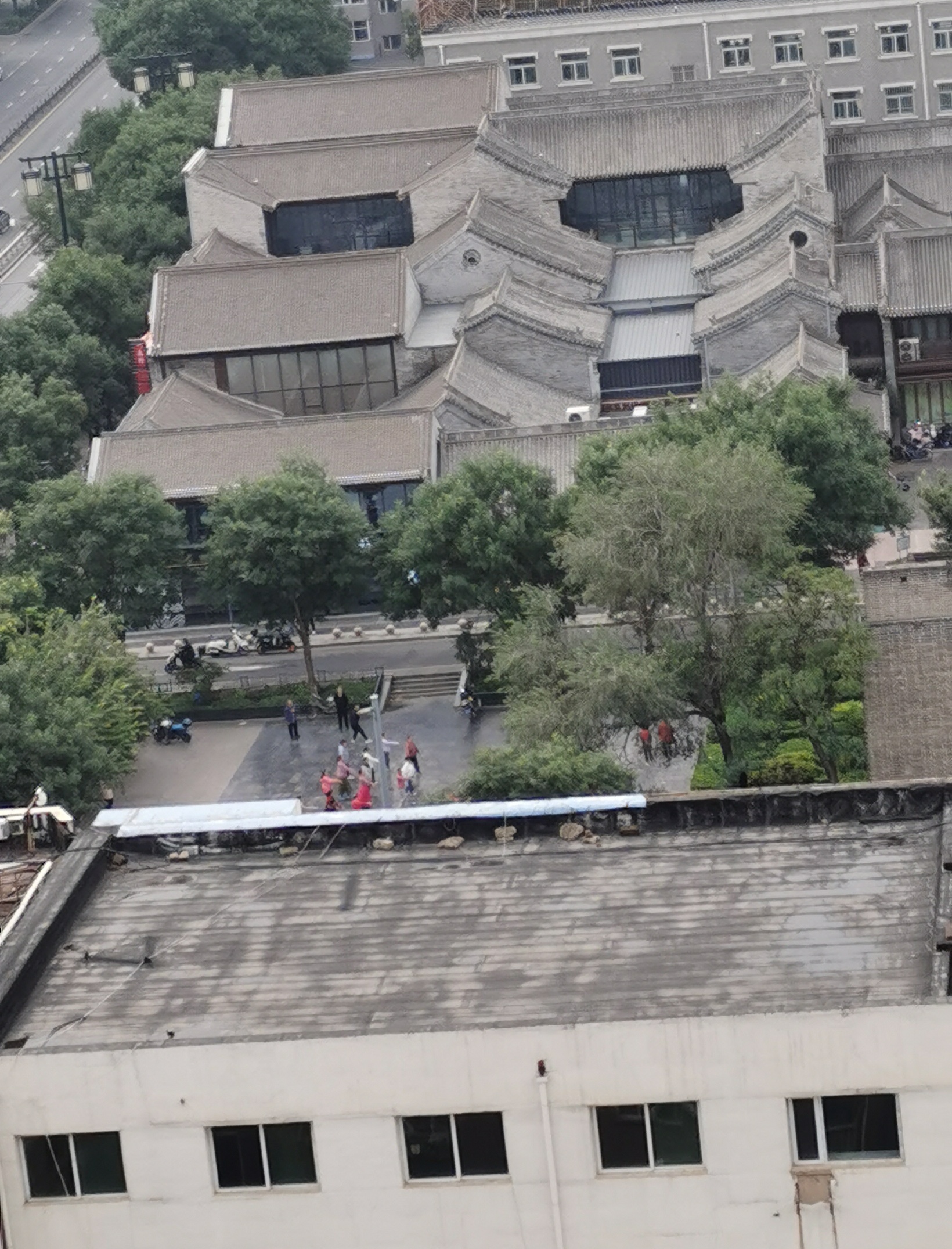 9月18日上午十点整，城市拉响了防空警报纪念9.18事件。
当时还在上班，听到警