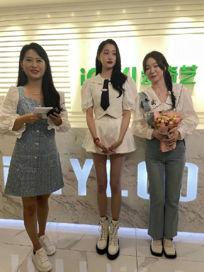 这张图让我对关晓彤的腿有了新的认识 ​​​