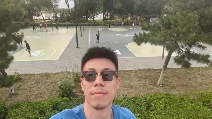 张镇麟大婚后，回沈阳晒自己为沈阳修建的球场！
近日，张镇麟完成了自己的人生大事，