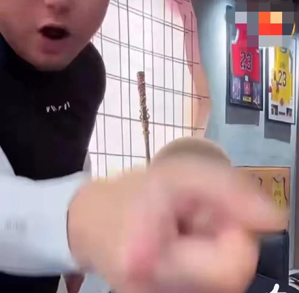方丈和达摩不是剧本，我亮剑的都是认可的敌人，刘二狗得感到荣幸！
        