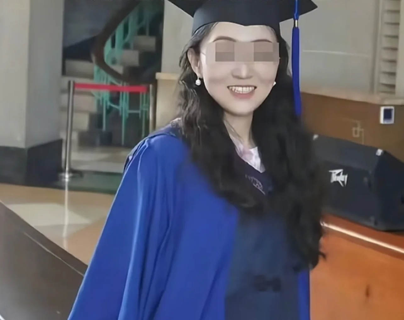 武大图书馆那件事，女生为什么拍多段视频，有个网友分析得有道理。

正常人取证，只