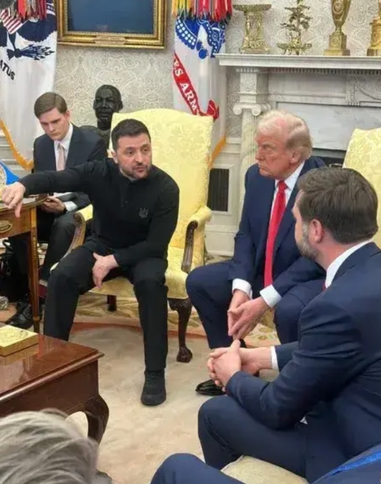 鲁比奥说 : “乌克兰在任何和平谈判中都必须割让领土”。泽连斯基却说 : “乌克