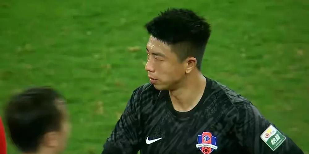 长春亚泰2-0梅州客家
梅州客家的中超百场里程碑之战以遗憾收场，尽管外界聚焦于恩