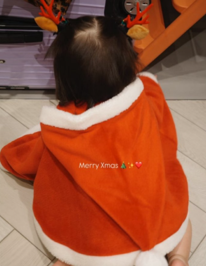 鬼鬼分享照片看着好温馨好幸福，女儿应该有1岁多了吧 