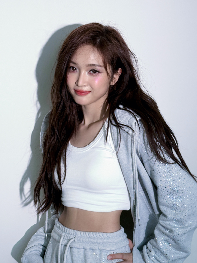 吴宣仪的运动风妆造，这感觉如何？