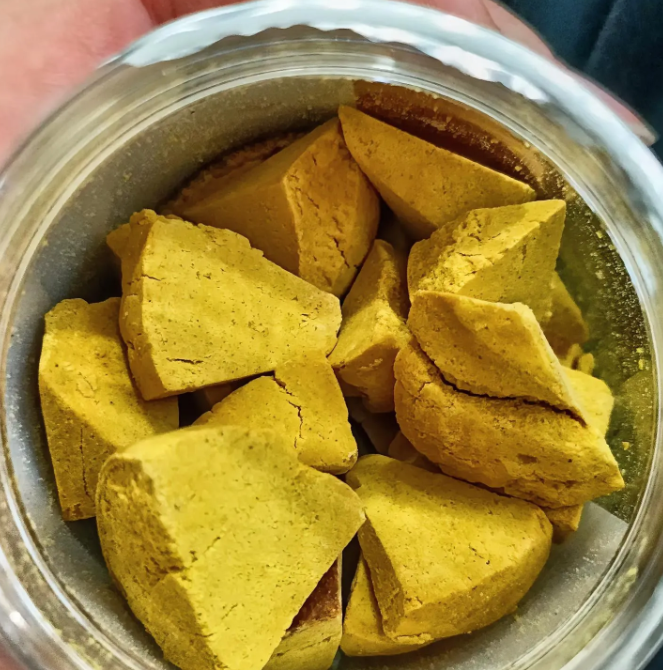 这是哪个地区的地道美食？看着就香，求名字！
