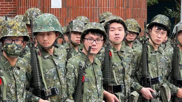 离台岛更近了？解放军打破惯例，东风15随时可试射，台军陷入尴尬