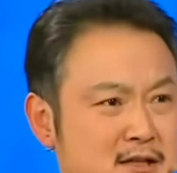 演员欧阳奋强回忆起，当年陈晓旭和饰演袭人的袁玫一起到我家做客，刚好碰到了我父亲用