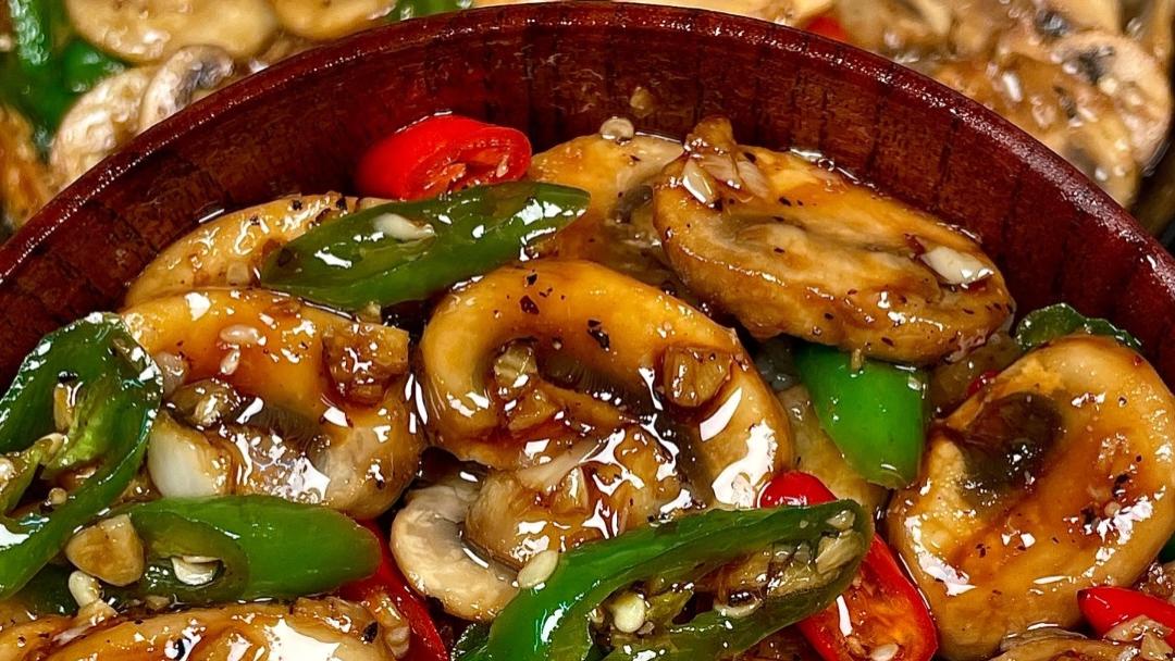 那盘让我追着要配方的双椒口蘑，原来做法简单到尖叫！