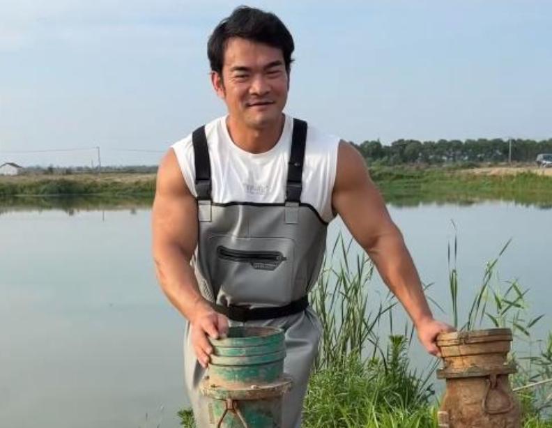 “抽水机抽干的不是鱼塘，是全网的信任！”
“人善被人欺，马善被人骑。”这句古话在