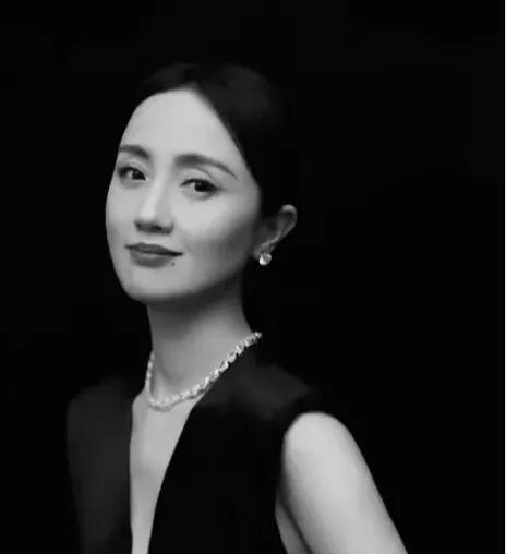 演员朱媛媛去世！
5月21日，辛柏青发布妻子朱媛媛去世讣告，“媛媛于2025年5