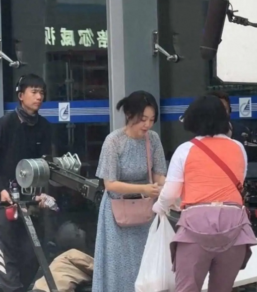  闫妮华强北送外卖，形象大转变为新剧《奇迹》
