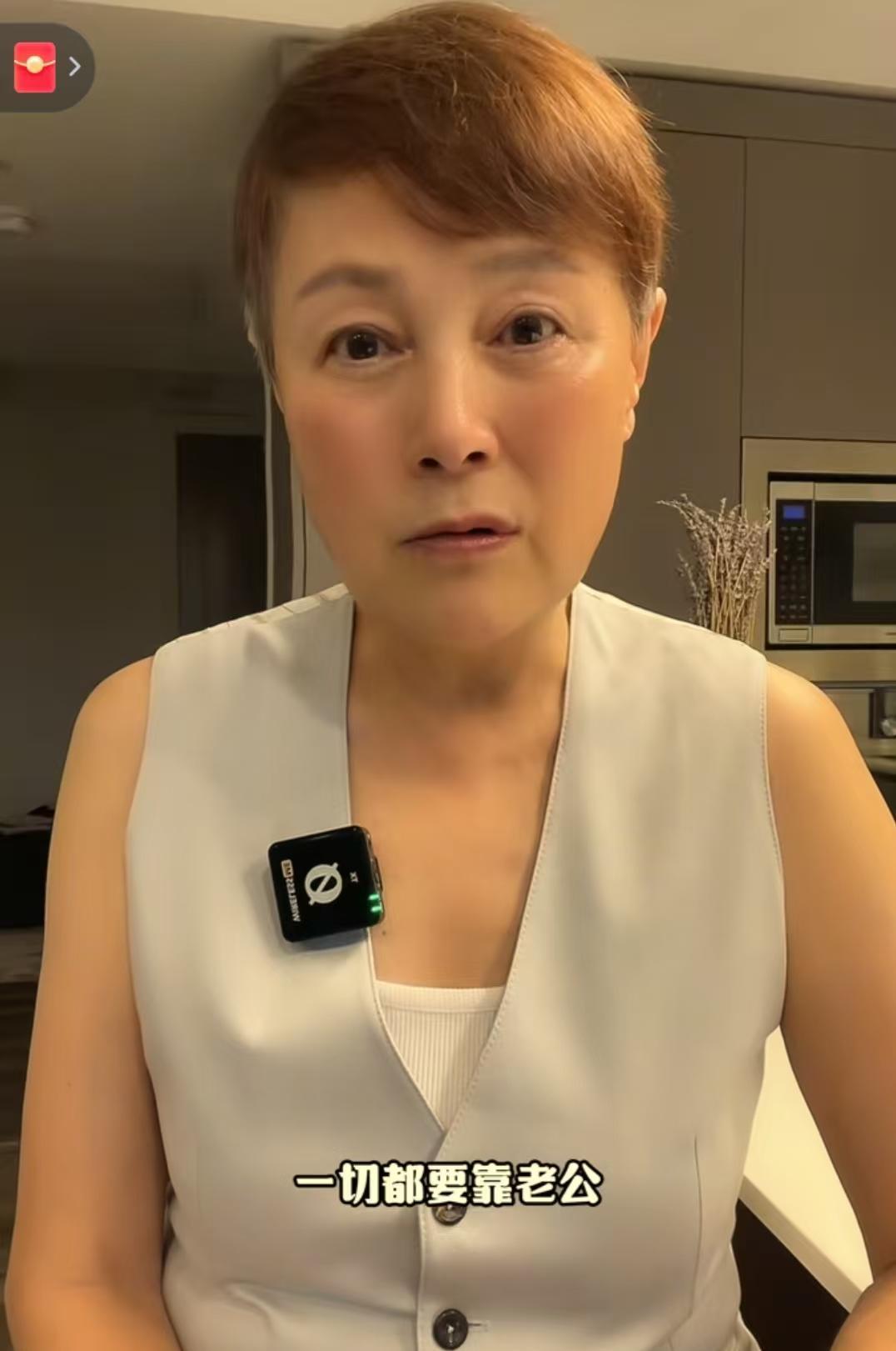 刚刚查了一下史晓燕
不查不知道，一查真佩服，原来早在21岁时就结婚了？而且还做了