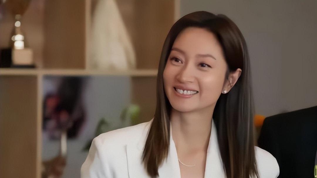 被质疑颜值，还被传离婚！沈佳妮晒高清素颜照，突然理解了朱亚文