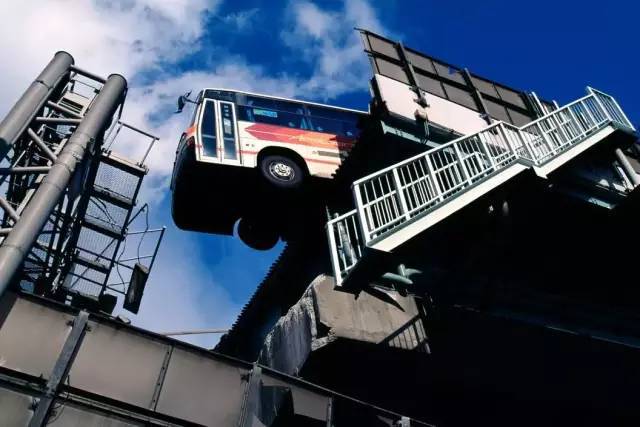 走，上班去！（1995年阪神大地震后的日本神户）