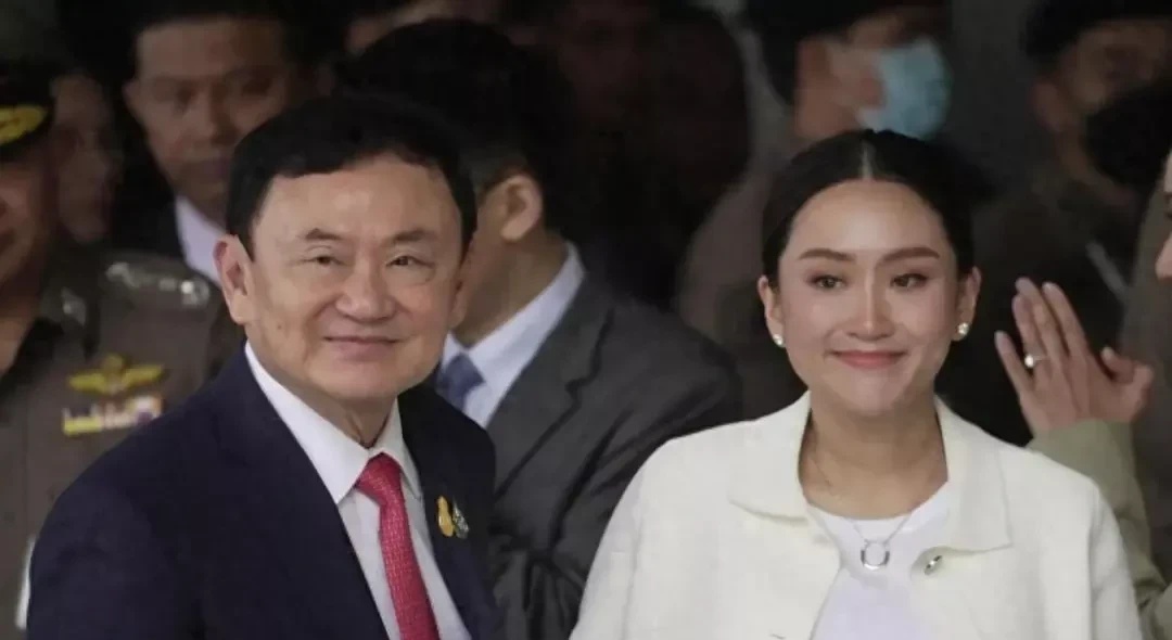 近来柬埔寨的洪森亲王势头正猛，和他信家族、他信手下争执，总是占优势。



现在