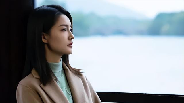 何冰，道出了李沁“强捧不红”的真相，她给圈内女演员提了个醒