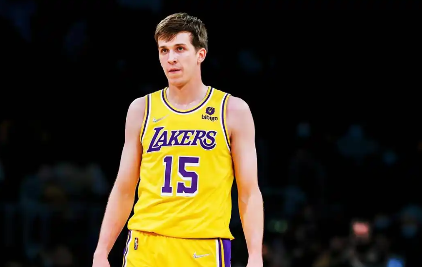 湖人迟迟不动，是因为字母还没有动静
只要字母有动静，湖人32年首轮必拆，然后继续