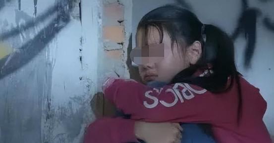 2005年，西安一名6岁女童不幸被拐，整整九年，她隐忍不发，每天背自己的名字和家
