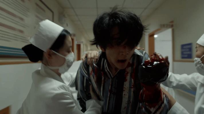 《淬火年代》柳钧被断指这一段，张新成演技绝了
原著中就是林岳故意的 ，剧版为了过
