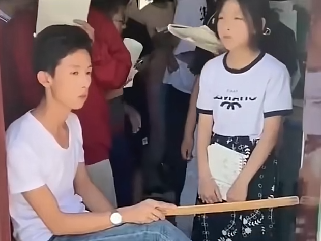 小时候以为老师栏的是自由，长大后才知道栏的是人生