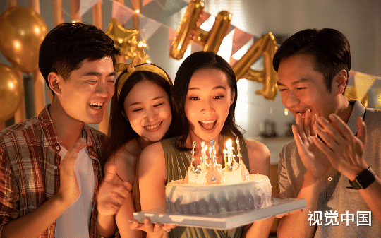 生日当天，我男友和我姐官宣了，原来小丑是我自己