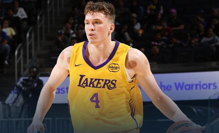 湖人当宝贝？克内克特三分6中0！
7月6日讯 NBA夏季联赛加州经典赛，湖人今日