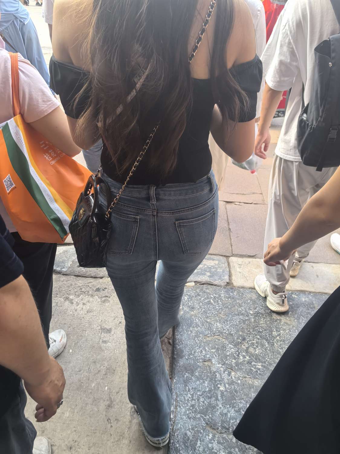 和表妹来面试工作，不知道能不能通过呢