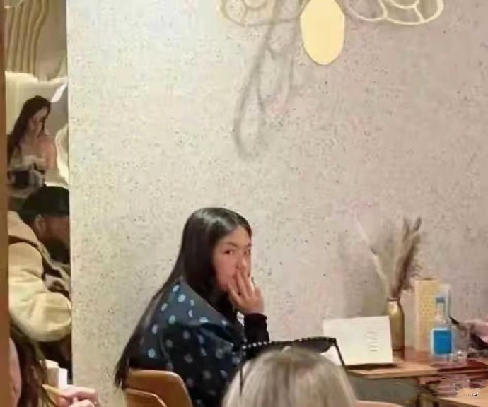 路人镜头下的王诗龄、李湘？ ​​​