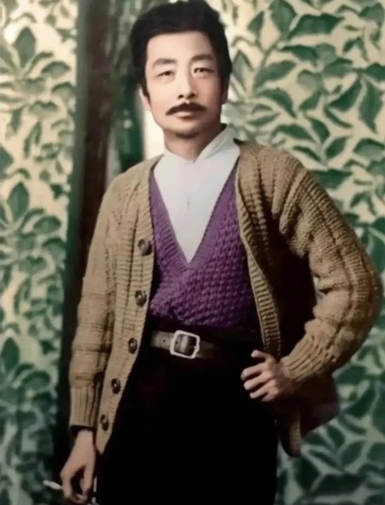 我不抽烟，也不愿被二手烟危害，但是我对绍兴鲁迅持烟图像不感冒，那就是鲁迅的形象。