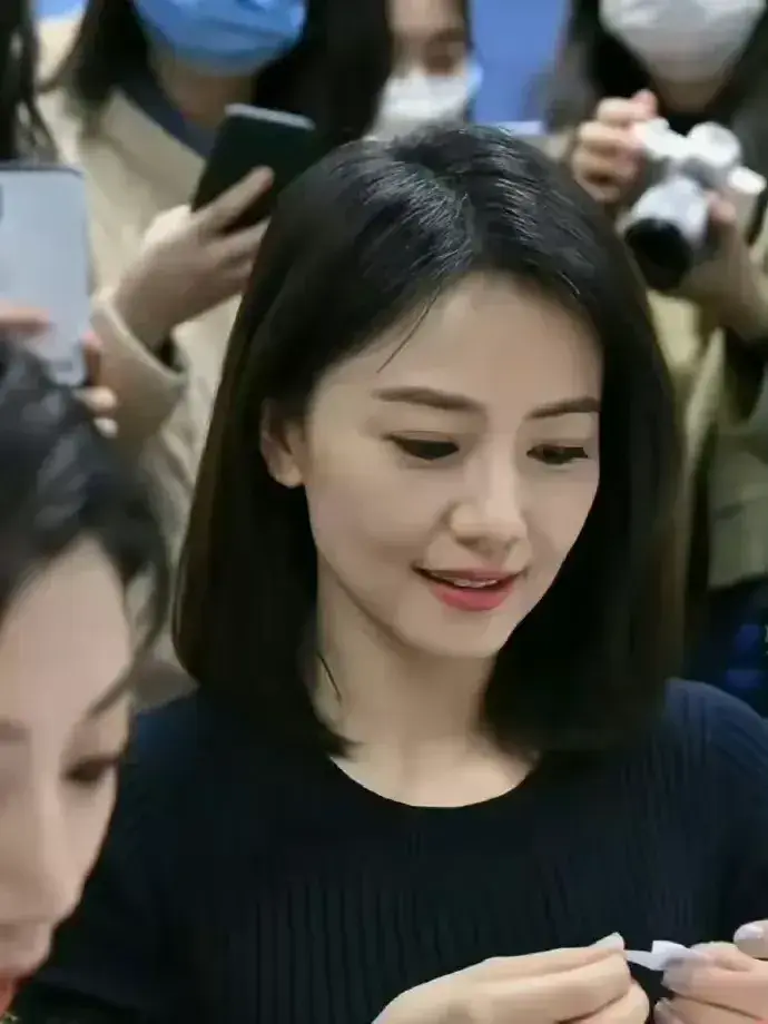 47岁的高圆圆还是这么清纯，非常有气质
