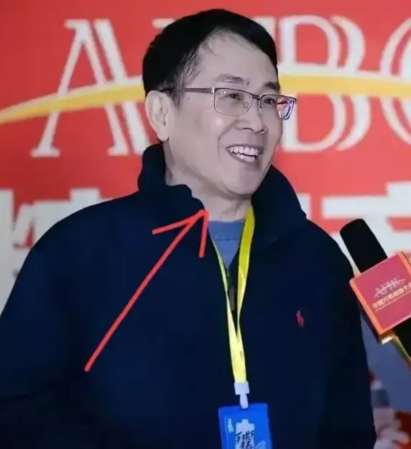 太可怜了！明眼人都能看出来，二叔选择在这个时间点跳出来教育宗馥莉，无非有以下三个