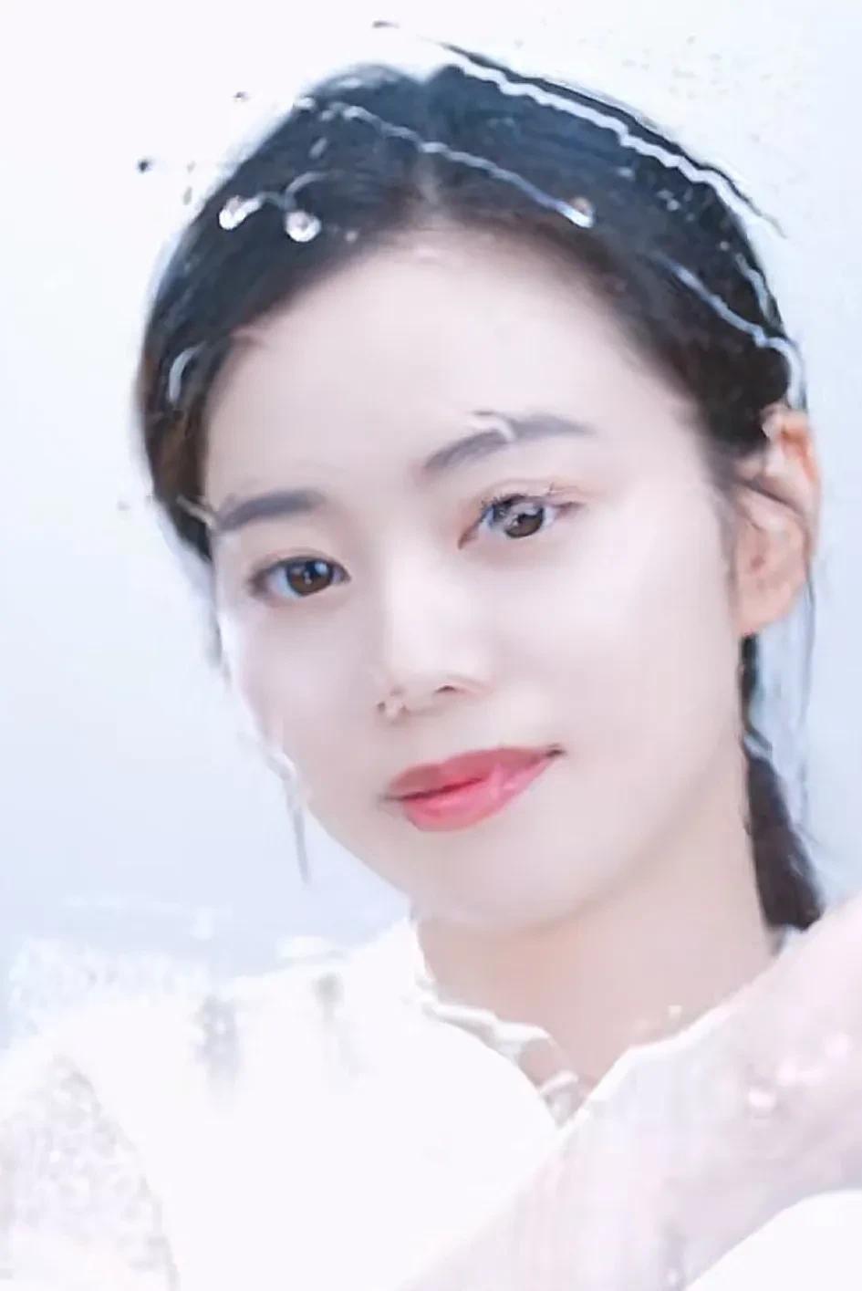 一出手就是王炸！看与辉同行主播小贝这次美妆护肤专场广告代言人做的太给力了！
不知