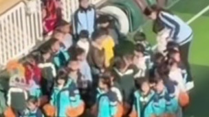 福建一幼儿园教师拍打幼儿被解聘，教育局成立专班调查