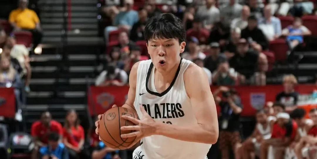 杨瀚森打完了最后一场夏季联赛，最大可惜就是没能得分上20。
本来很多媒体都看好开