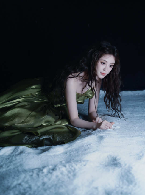 祝绪丹的今日份红毯礼服妆造，还是很有感觉的！