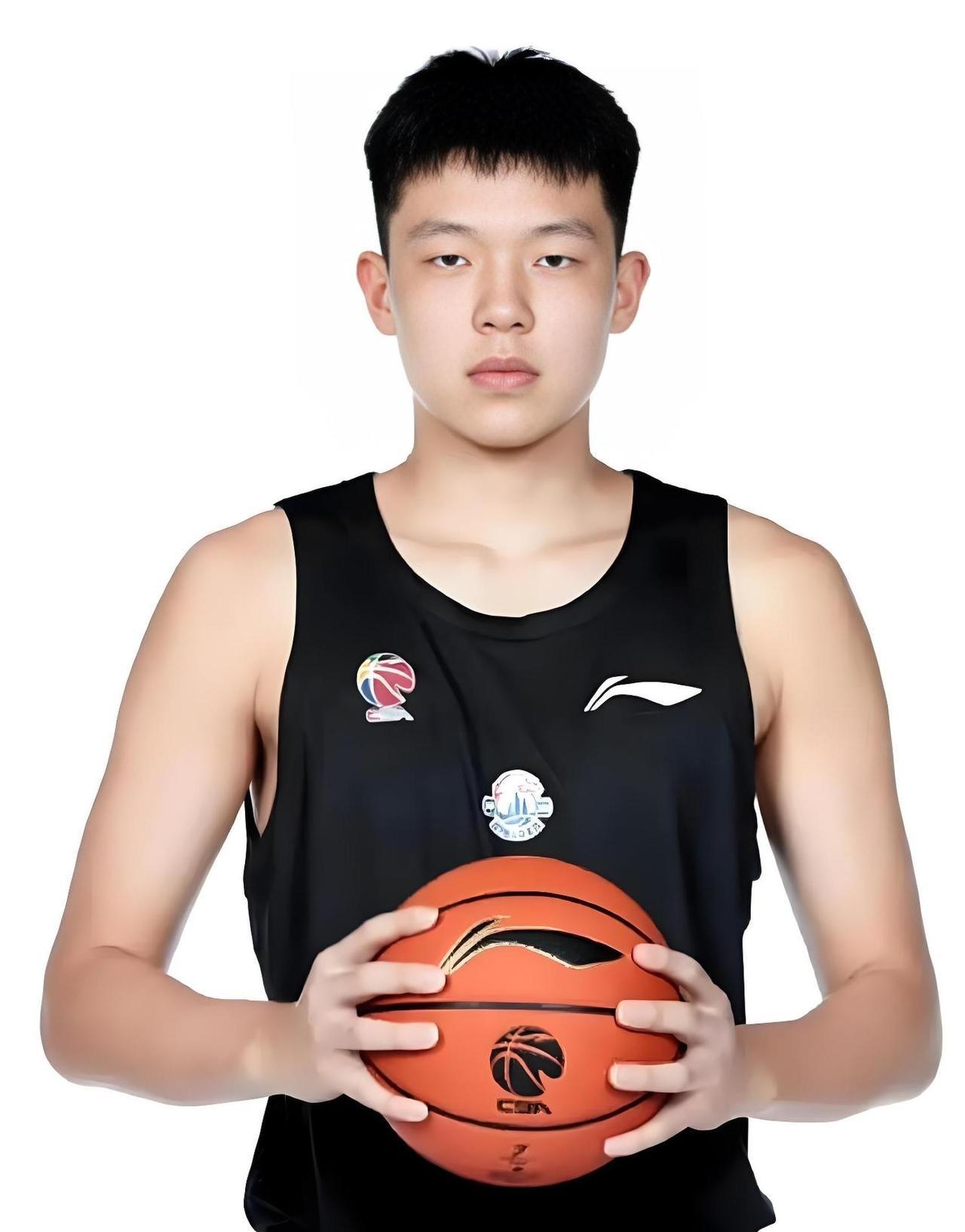 11月18日，NBA开拓者队宣布，从发展联盟撕裂之城混音队召回杨瀚森。11月19