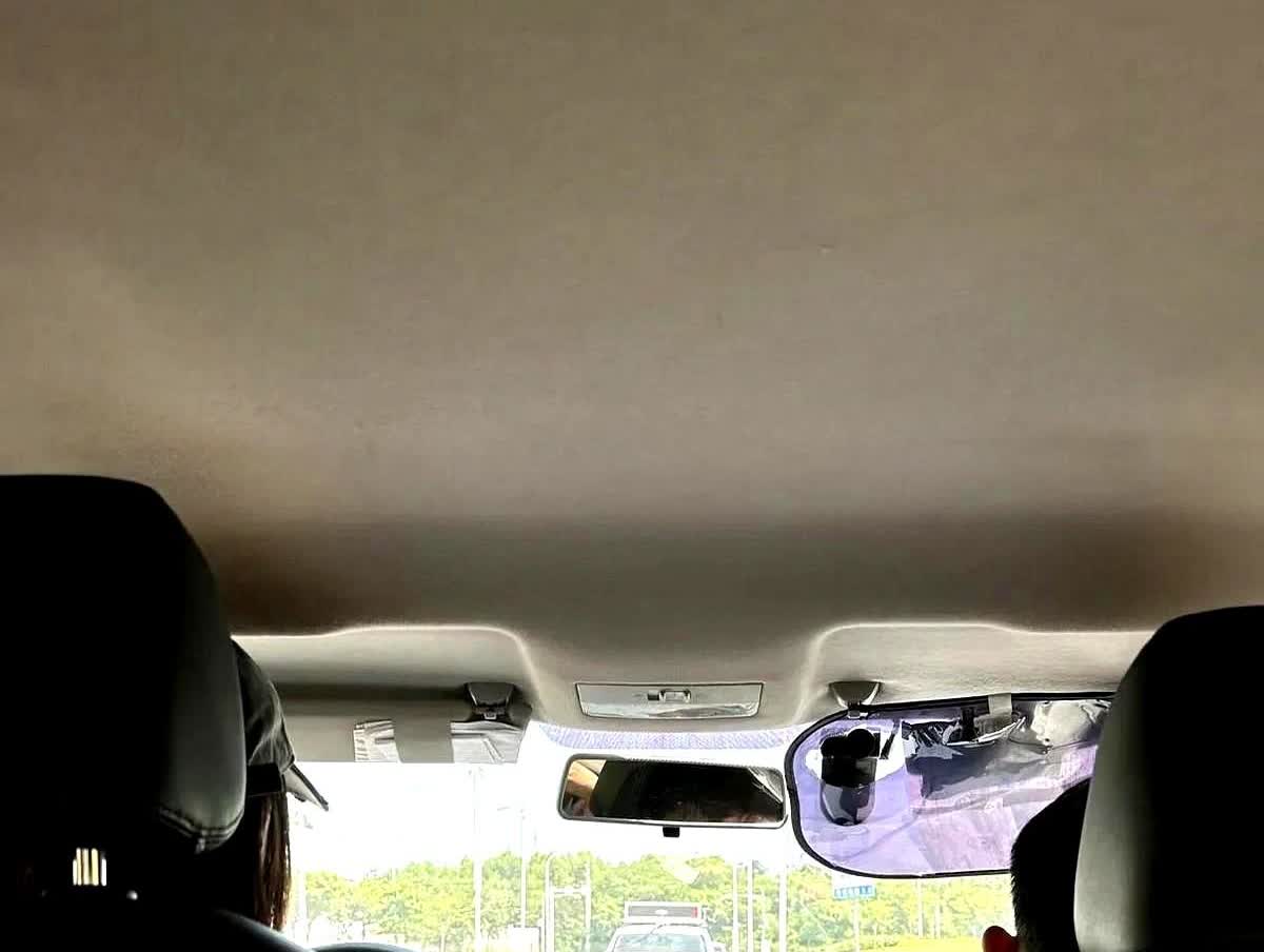 考驾照和实际上路开车差别真的很大。

拿驾照时跟真正开车完全是两回事！

