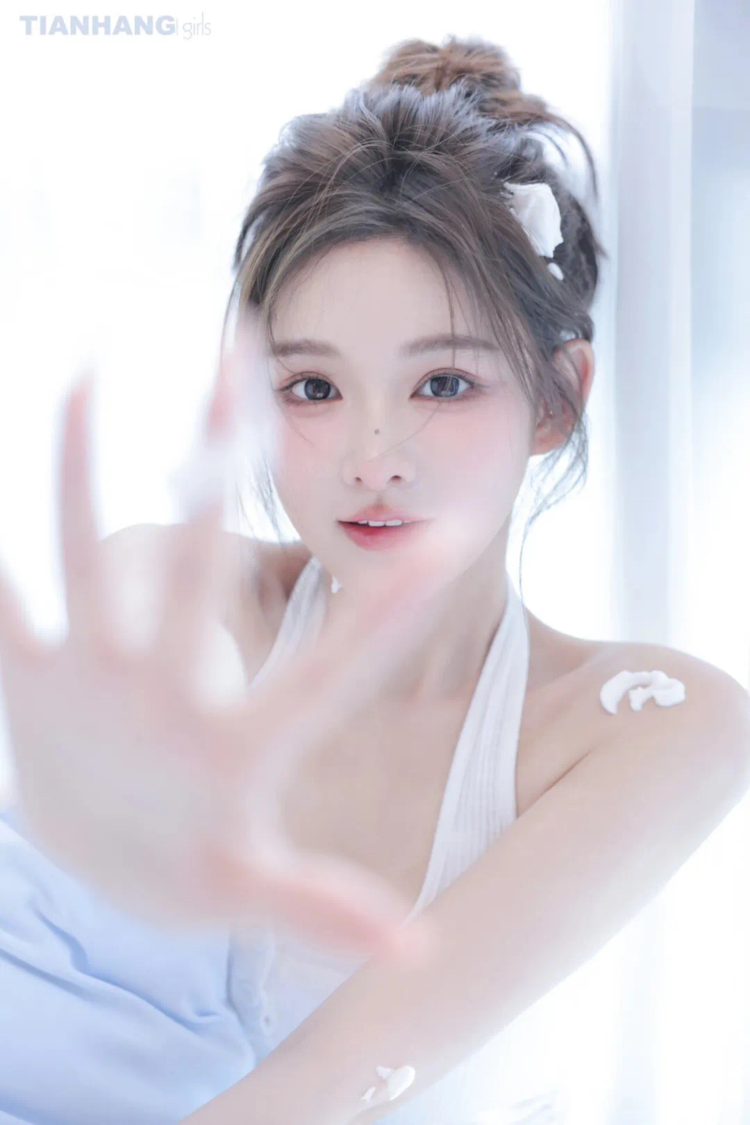 裙摆摇曳生姿，连影子都羡慕。